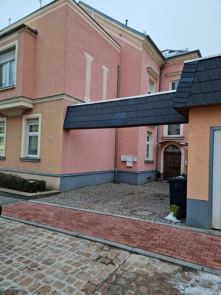 schöne 3-RaumWohnung mit Dachterrasse und Garage