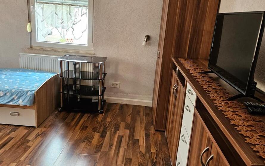 WG Zimmer mit Internet, TV, Gästeküche, EtagenduscheWc und Waschmaschine zimmer