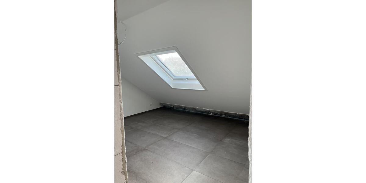 Dachgeschoßwohnung Asperg - 3 Zimmer, 73 m&sup2;, 1.450&euro; | Angebot:25390627