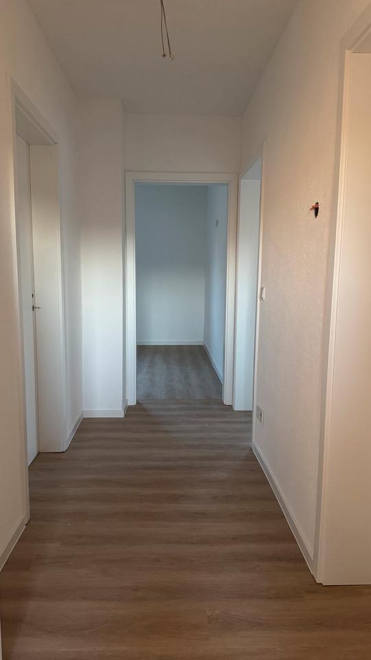 Kernsanierte 2,5 Zimmer Wohnung 1. OG