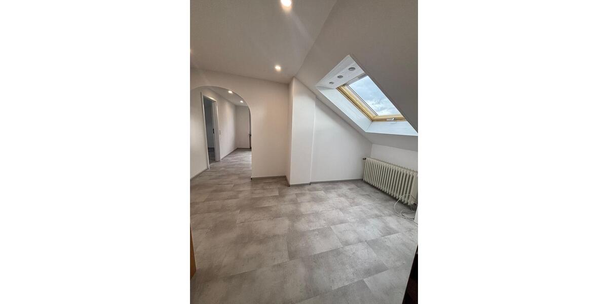 Dachgeschoßwohnung Sankt Ingbert - 2 Zimmer, 60 m&sup2;, 600&euro; | Angebot:24953980