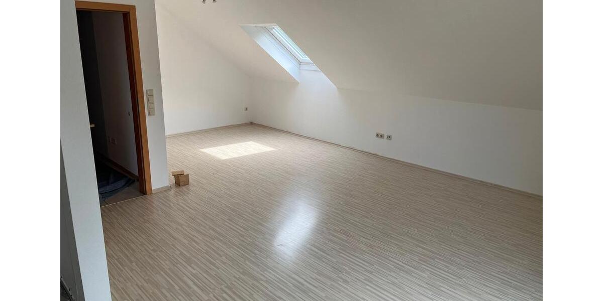 Dachgeschoßwohnung Nieste - 3 Zimmer, 62 m&sup2;, 850&euro; | Angebot:26565349