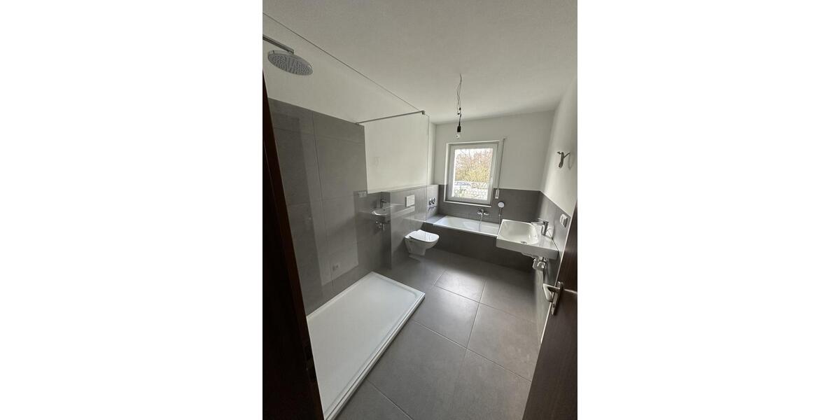 Erdgeschoßwohnung Schwebheim - 5 Zimmer, 107 m&sup2;, 1.350&euro; | Angebot:26039166