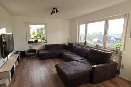 Großer Raum mit eigenem Bad in 3+1-WG mit riesigem Wohnzimmer 1 zimmer