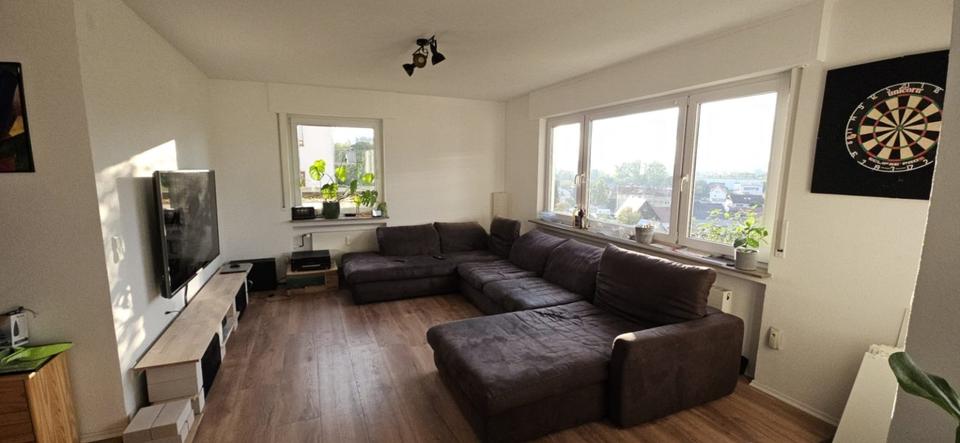 Großer Raum mit eigenem Bad in 3+1-WG mit riesigem Wohnzimmer 1 zimmer