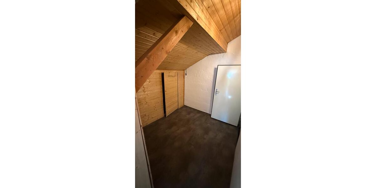 Dachgeschoßwohnung Weiden in der Oberpfalz - 2 Zimmer, 65 m&sup2;, 450&euro; | Angebot:26413853