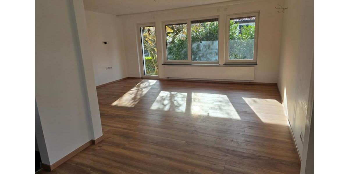 Freistehendes Einfamilienhaus mit zwei separaten Wohneinheiten – 6 zimmer