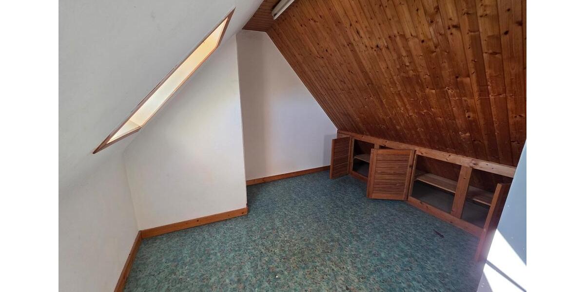 Dachgeschoßwohnung Pforzheim Weststadt - 2 Zimmer, 98 m&sup2;, 850&euro; | Angebot:26603036
