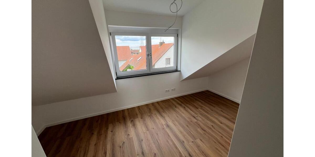 Reihenhaus Zeitlarn - 9 Zimmer, 150 m&sup2;, 2.250&euro; | Angebot:26703963