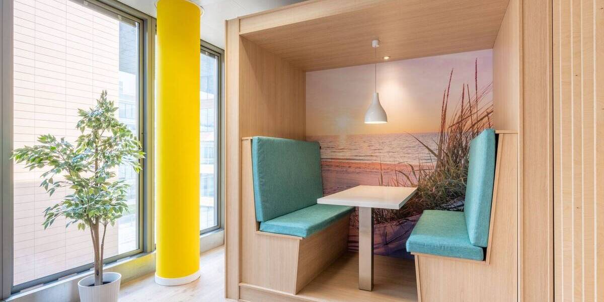 Unbegrenzter Zugang zu Arbeitsplätzen in Regus Uhlandstraße zimmer