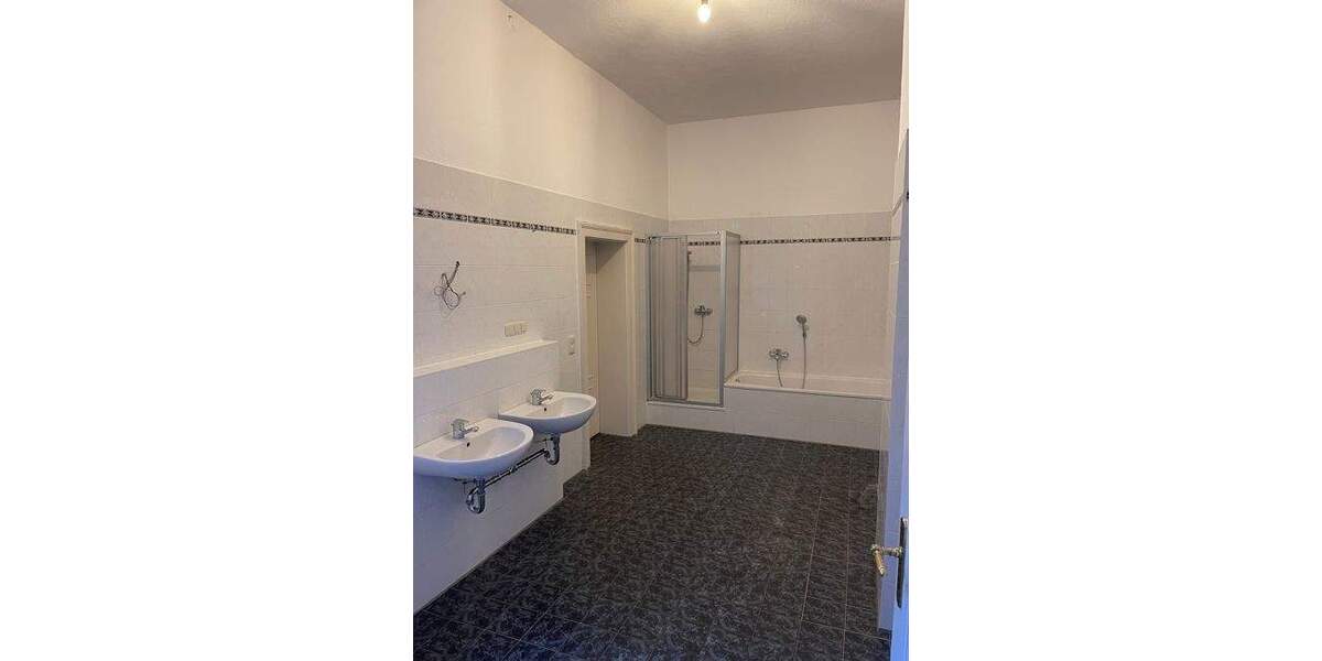 Etagenwohnung Fürth Innenstadt - 3 Zimmer, 130 m&sup2;, 1.300&euro; | Angebot:25705384