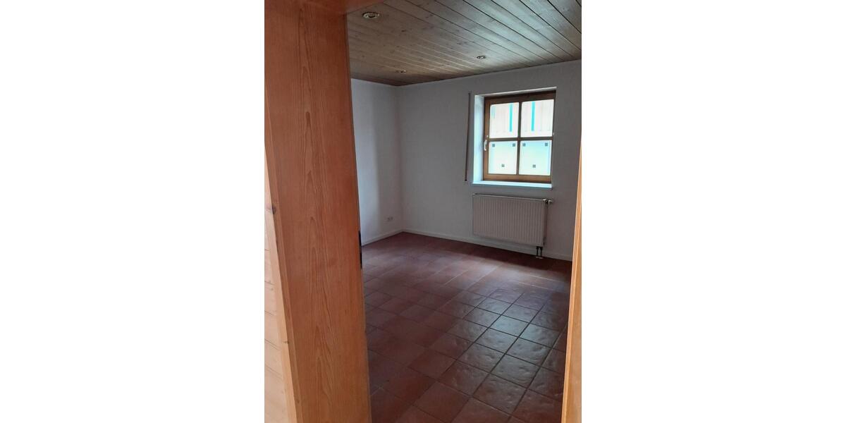 Wohnen auf Zeit Hunderdorf - 3 Zimmer, 165 m&sup2;, 685&euro; | Angebot:26285336