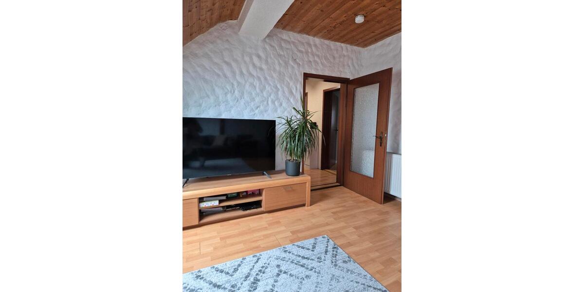 Dachgeschoßwohnung Oberkotzau - 3 Zimmer, 66 m&sup2;, 446&euro; | Angebot:25266231