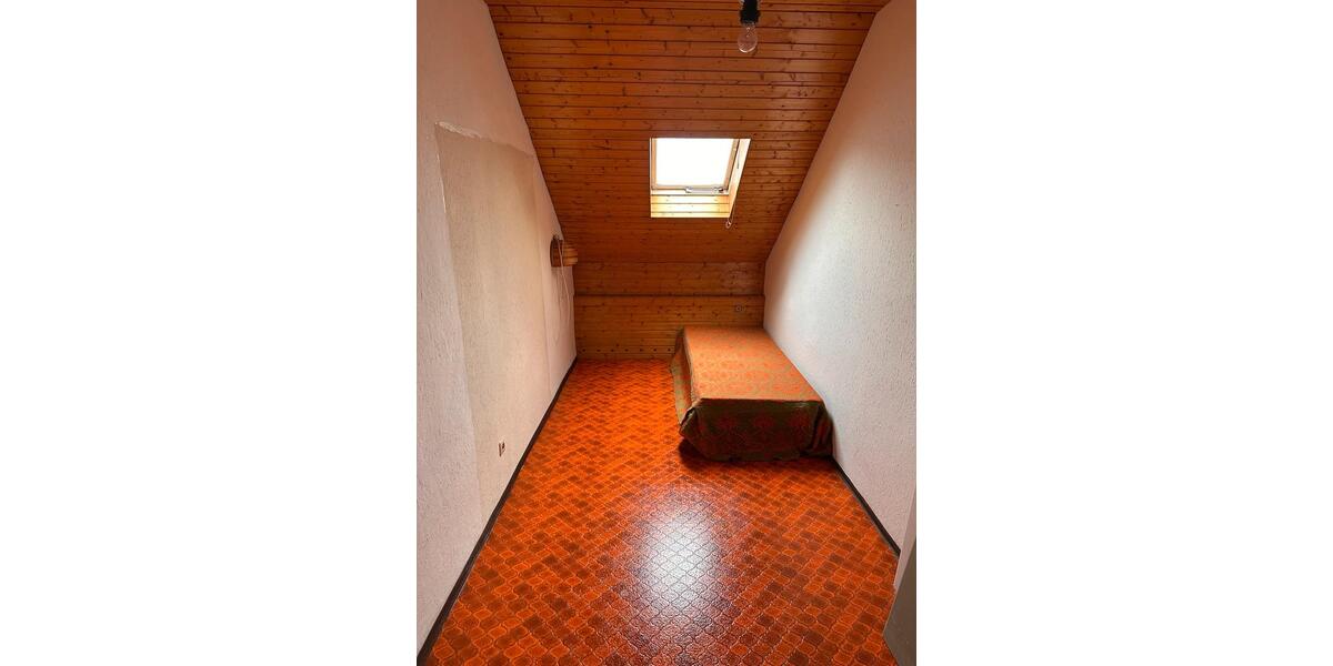 Dachgeschoßwohnung Hof Altstadt - 4 Zimmer, 120 m&sup2;, 650&euro; | Angebot:26591661