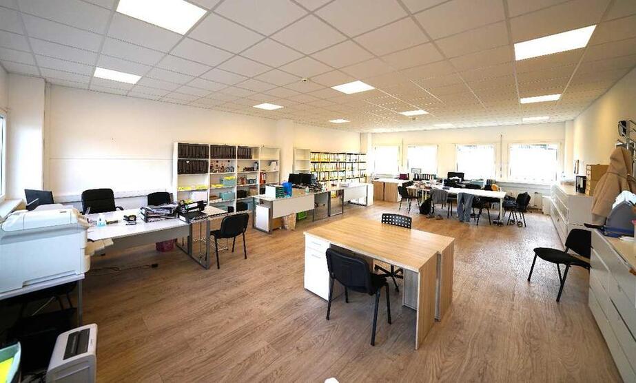 Büro- oder Praxisfläche mit zentraler Lounge in verkehrsgünstiger Lage zimmer
