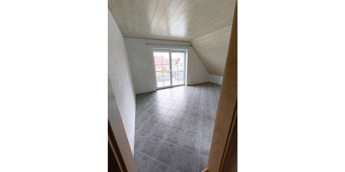 Dachgeschoßwohnung Wettenberg - 3 Zimmer, 80 m&sup2;, 1.000&euro; | Angebot:26525589