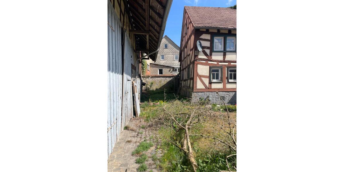 Verwahrloste Hofreite an Selbstsanierer in Mücke zu vermieten. 5 zimmer