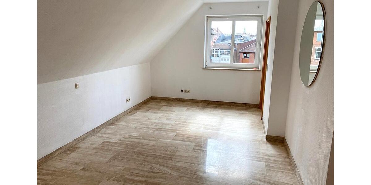 Dachgeschoßwohnung Itzehoe - 4 Zimmer, 122 m&sup2;, 990&euro; | Angebot:24534604