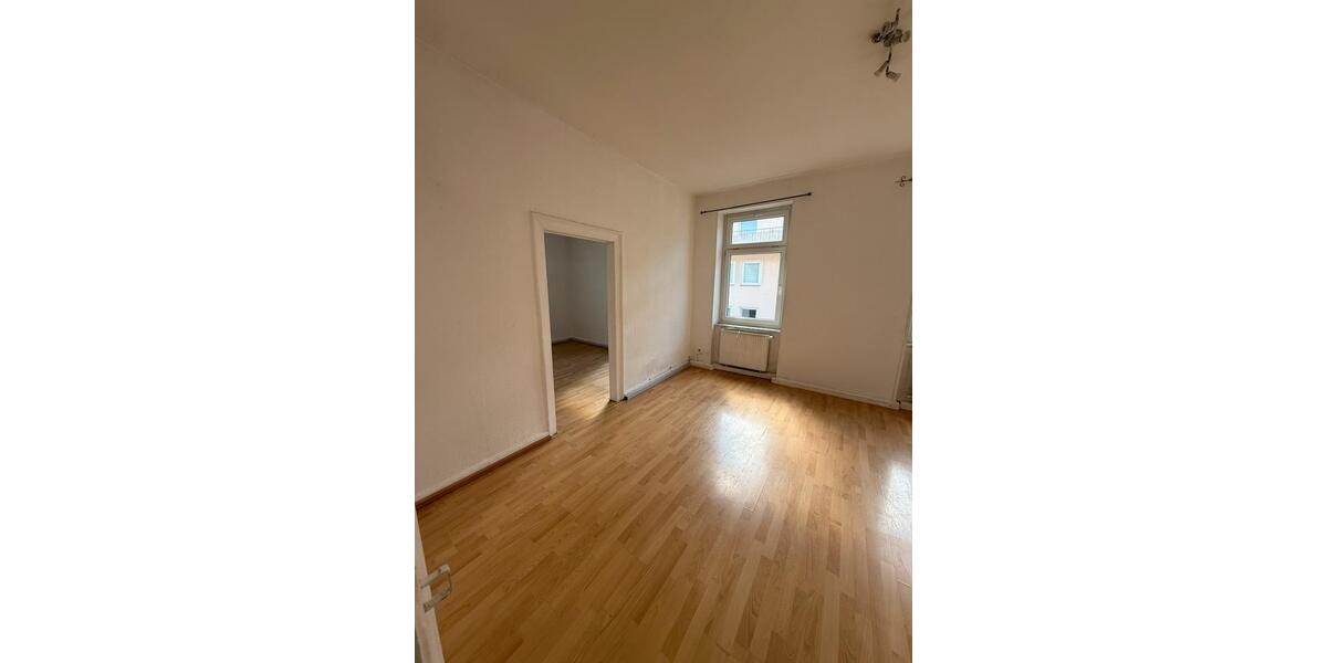 Etagenwohnung Wiesbaden - 4 Zimmer, 95 m&sup2;, 1.300&euro; | Angebot:24746302