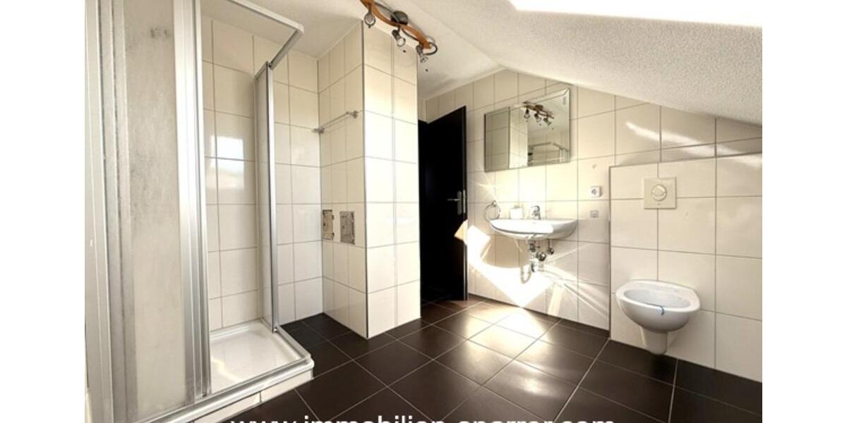 Dachgeschoßwohnung Weiherhammer - 4 Zimmer, 77 m&sup2;, 560&euro; | Angebot:24427785