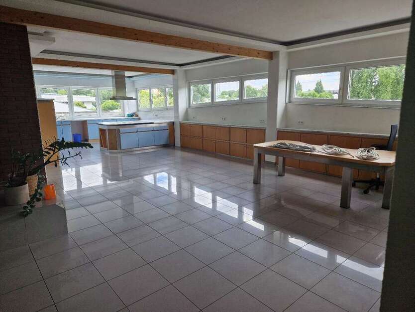 Büro in Norderstedt 1.975 € 250 m²