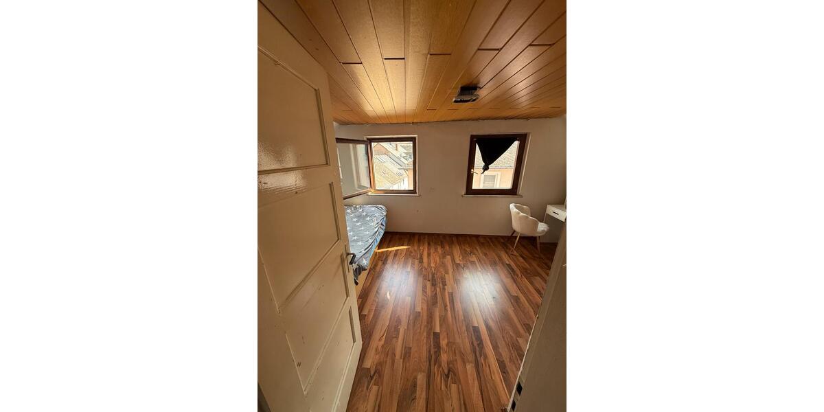 Etagenwohnung Merzig - 5 Zimmer, 160 m&sup2;, 1.250&euro; | Angebot:26069167
