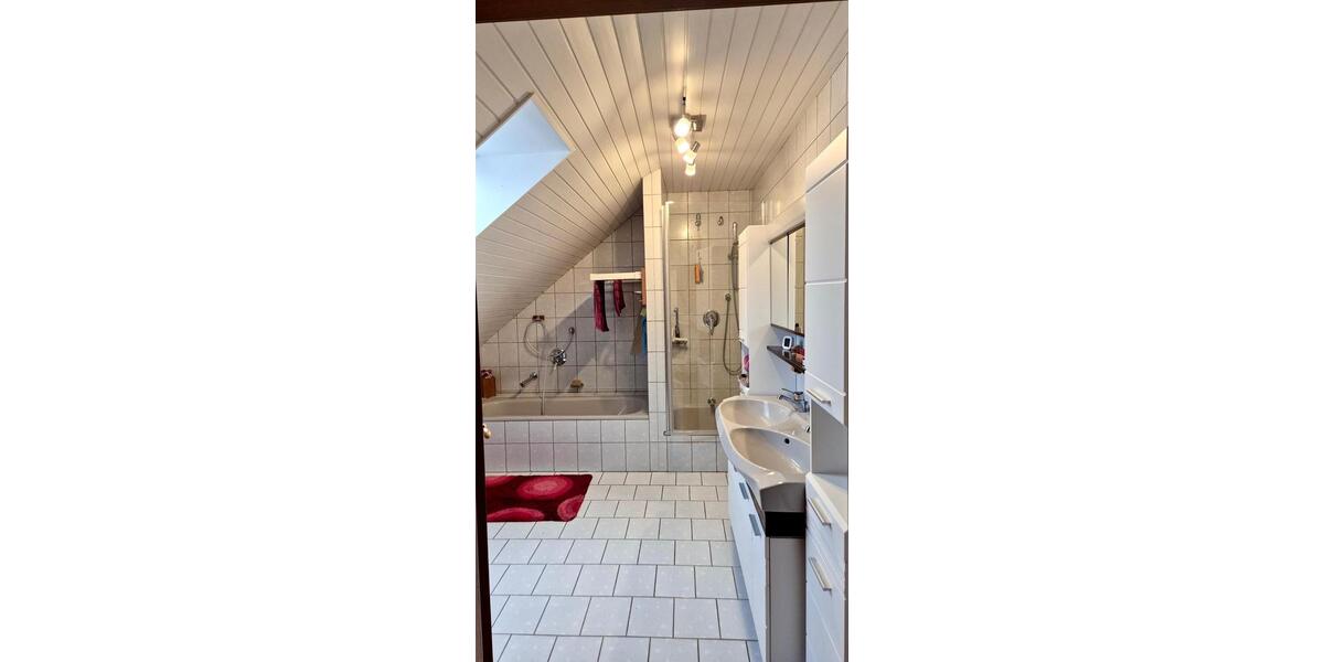 Dachgeschoßwohnung Neuburg an der Donau - 4 Zimmer, 121 m&sup2;, 950&euro; | Angebot:26041339