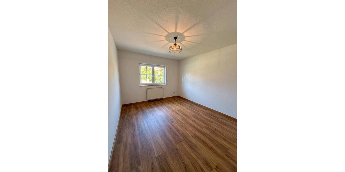 Erdgeschoßwohnung Steinwenden - 4 Zimmer, 150 m&sup2;, 1.450&euro; | Angebot:26592174