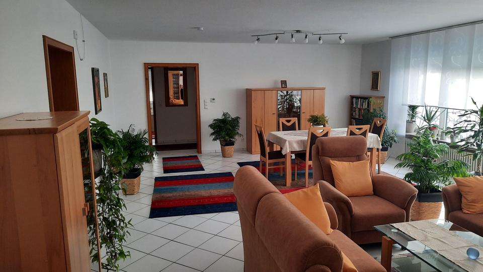 Exklusive Wohnung mit 4,5 Zimmern, EBK und Balkon in Hettenleidelheim 4 zimmer