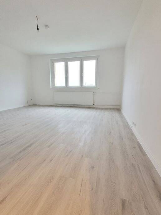 Großzügige Wohnung mit Einbauküche im Grünen in Strausberg (OT Hohenstein)
