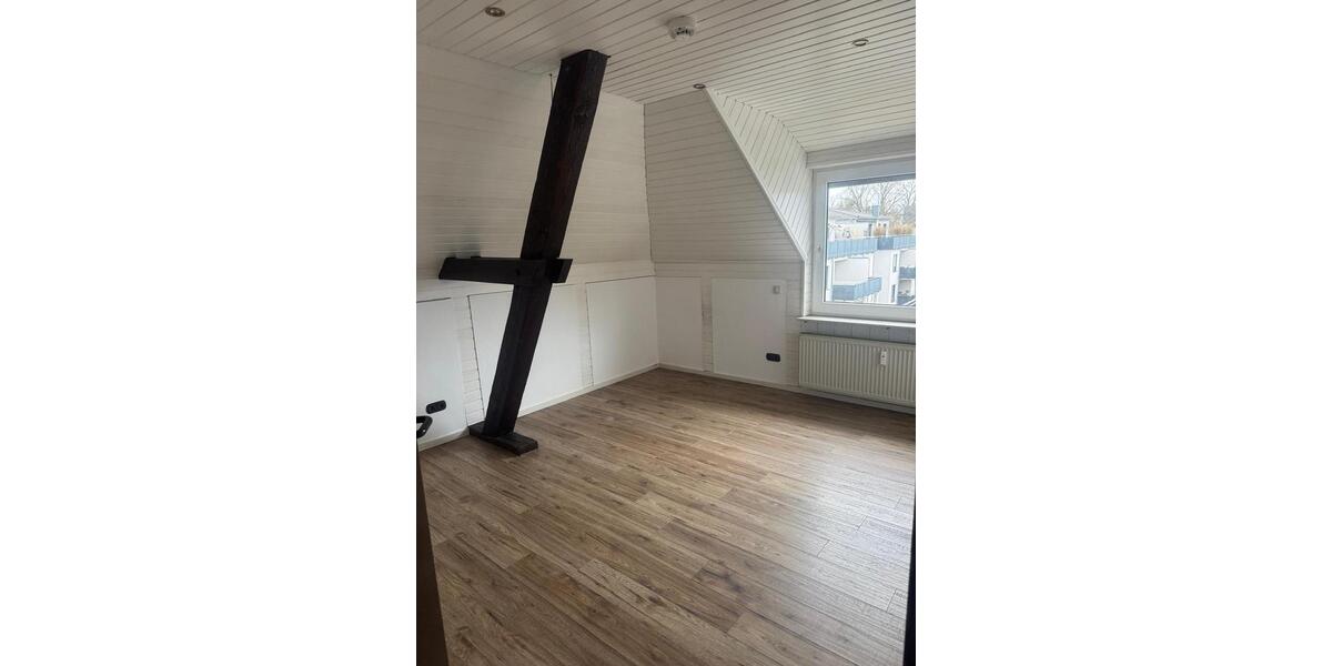 Dachgeschoßwohnung Gießen - 5 Zimmer, 159 m&sup2;, 1.950&euro; | Angebot:24849714