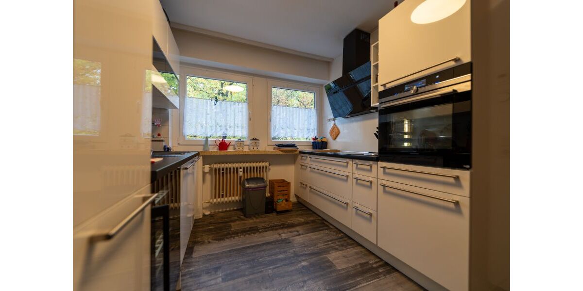 4 12 Zi., Küche, Bad, Gäste-WC, 2 x Loggia, Sauna, 4 zimmer