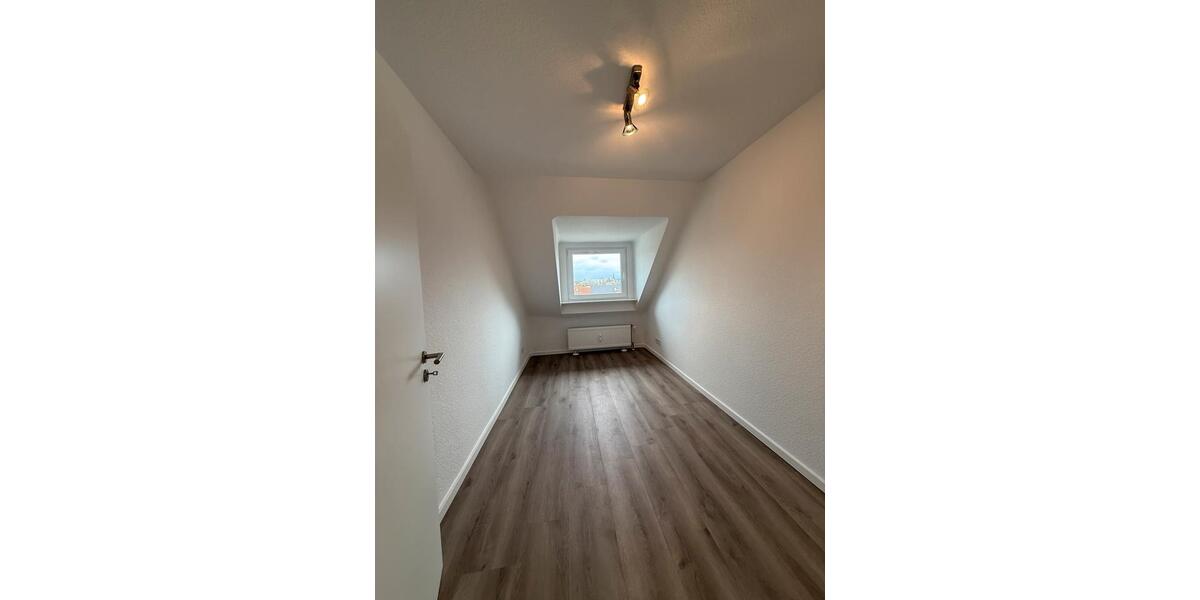 Dachgeschoßwohnung Saarbrücken West - 3 Zimmer, 80 m&sup2;, 1.050&euro; | Angebot:25171350