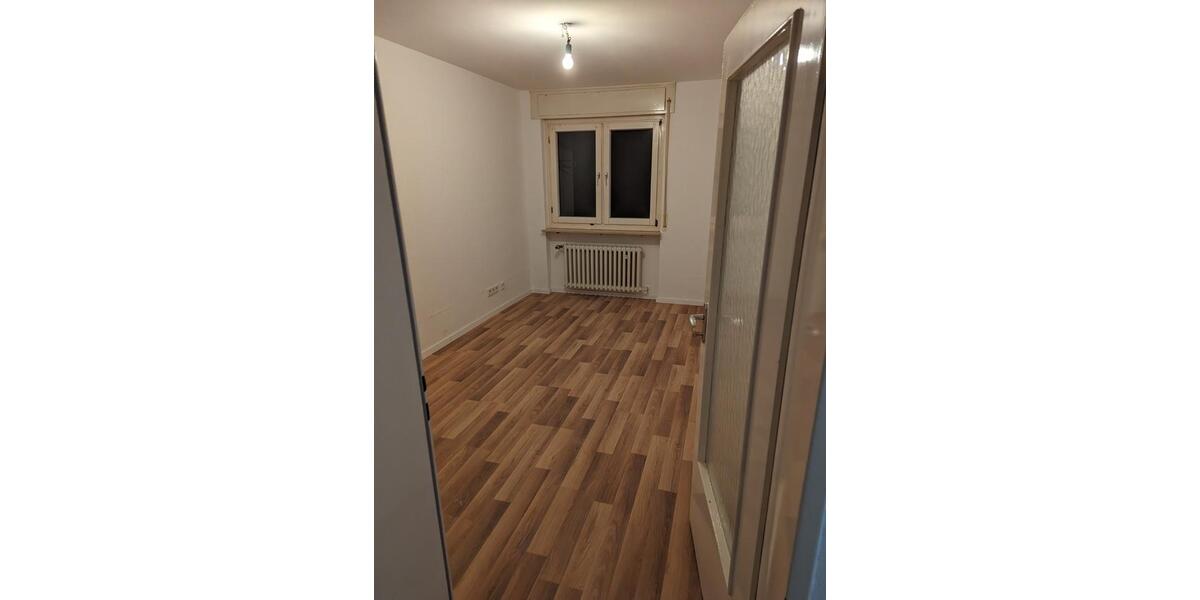 Etagenwohnung Wiesbaden Biebrich - 4 Zimmer, 96 m&sup2;, 1.400&euro; | Angebot:24946520