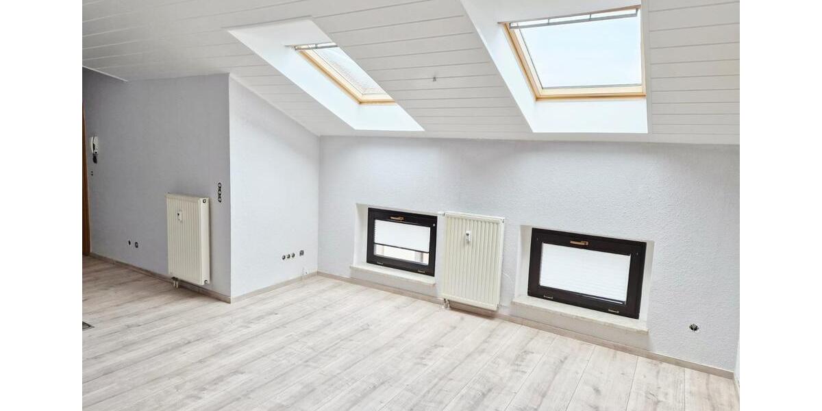 Dachgeschoßwohnung Reichenbach im Vogtland - 4 Zimmer, 127 m&sup2;, 610&euro; | Angebot:25756446