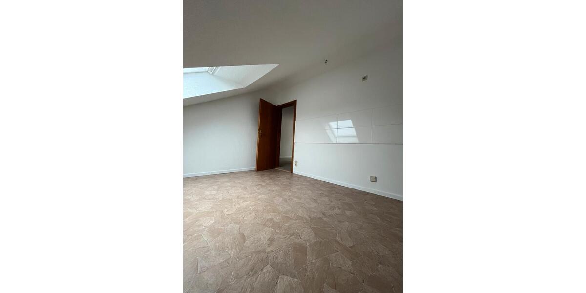 Dachgeschoßwohnung Voerde (Niederrhein) - 2.5 Zimmer, 65 m&sup2;, 650&euro; | Angebot:25830173