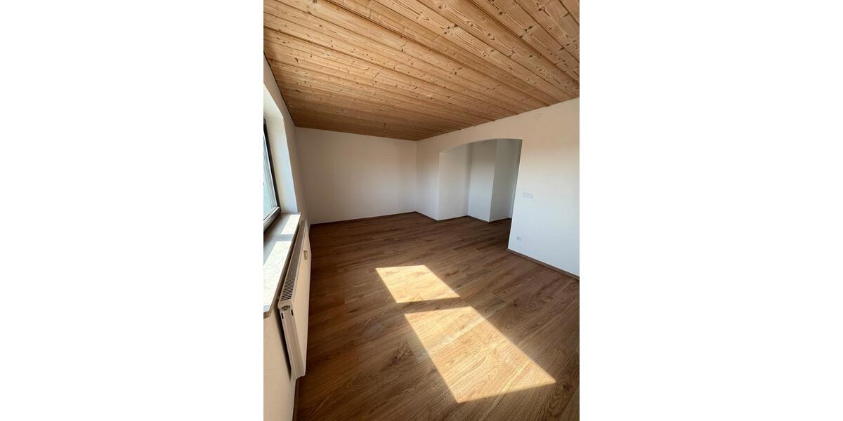Etagenwohnung Mallersdorf-Pfaffenberg Pfaffenberg - 2.5 Zimmer, 78 m&sup2;, 830&euro; | Angebot:25934660