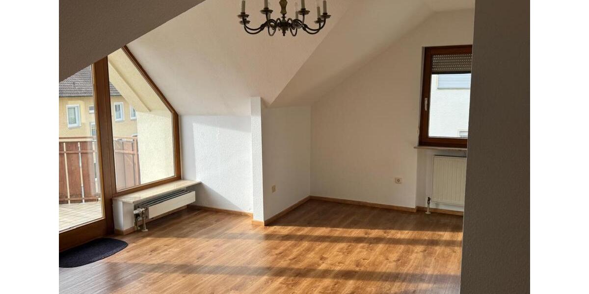 Dachgeschoßwohnung Bad Neustadt an der Saale - 3 Zimmer, 110 m&sup2;, 700&euro; | Angebot:25549110