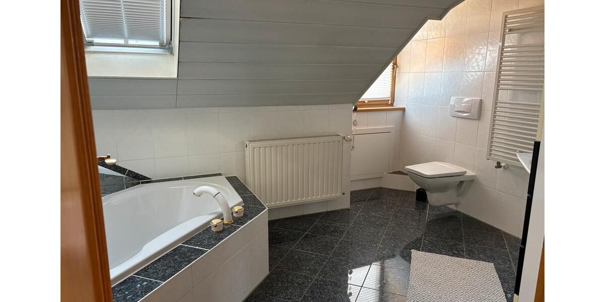 Dachgeschoßwohnung Sulzdorf an der Lederhecke - 3 Zimmer, 110 m&sup2;, 770&euro; | Angebot:25636537