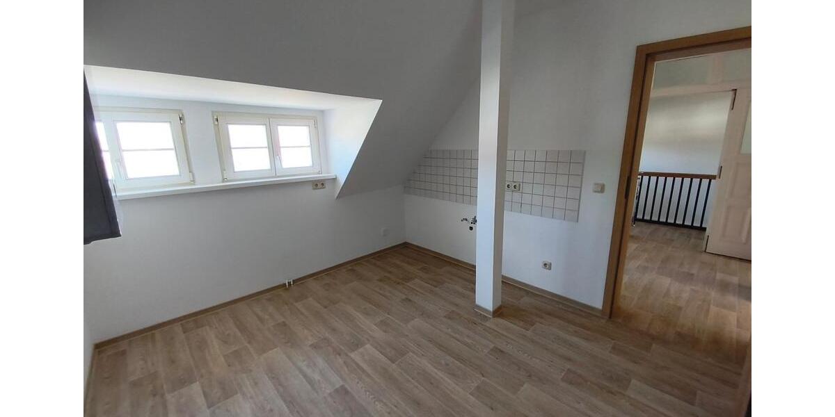 Dachgeschoßwohnung Lauta - 2 Zimmer, 57 m&sup2;, 419&euro; | Angebot:25868354