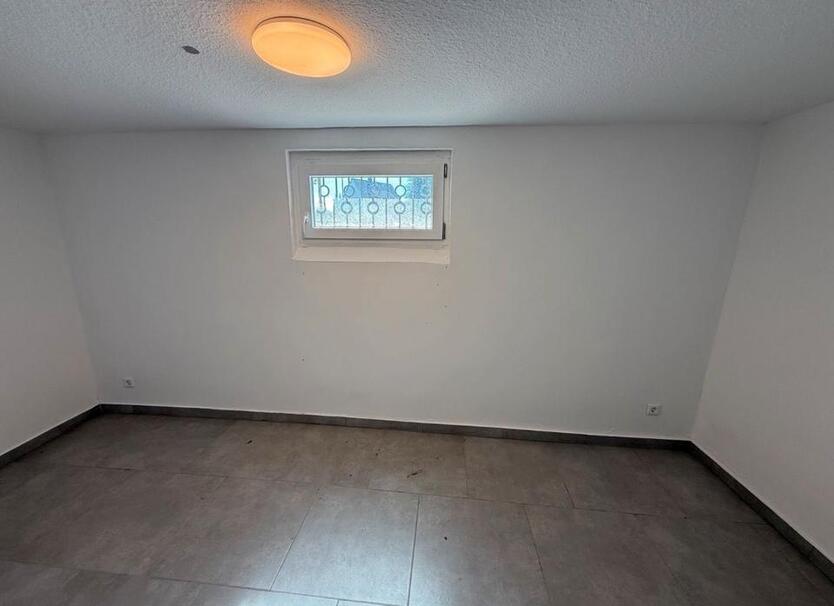 Sanierte 3.5-Zi-Souterrain-Wohnung ab sofort verfügbar zimmer