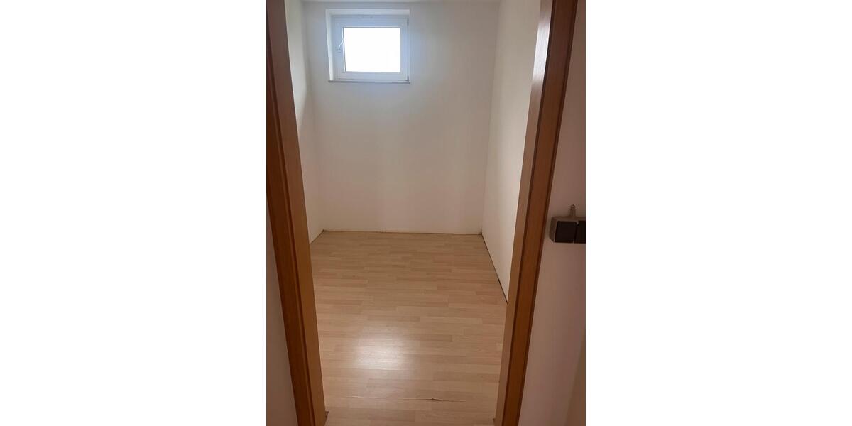 Erdgeschoßwohnung Wermelskirchen - 3 Zimmer, 101 m&sup2;, 1.300&euro; | Angebot:26034971