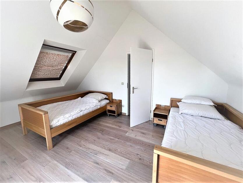 Möblierte, moderne Maisonette-Wohnung in zentraler Lage von Brühl!