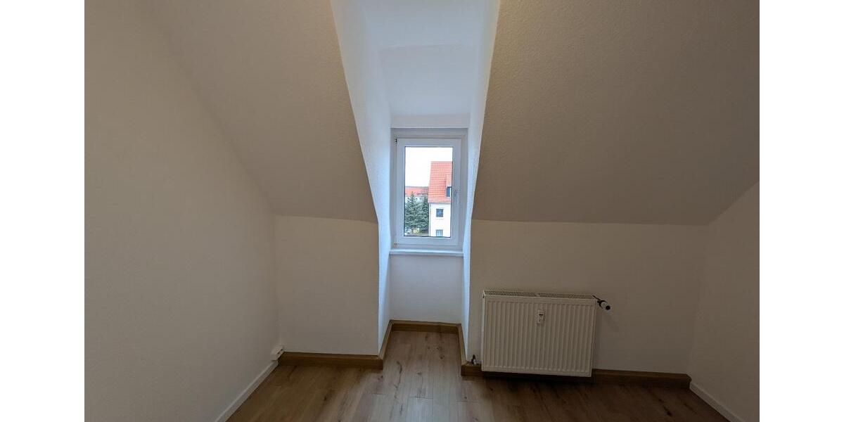 Dachgeschoßwohnung Groitzsch - 3 Zimmer, 60 m&sup2;, 390&euro; | Angebot:25935597