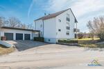 Top-sanierte Dachgeschosswohnung mit Garage und EBK in idyllischer Lage 3 zimmer