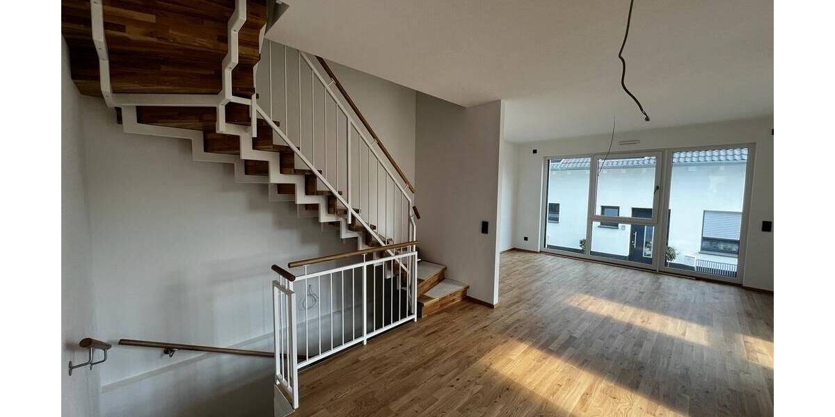 Doppelhaushälfte Mainz Weisenau - 6 Zimmer, 159 m&sup2;, 2.500&euro; | Angebot:23587981