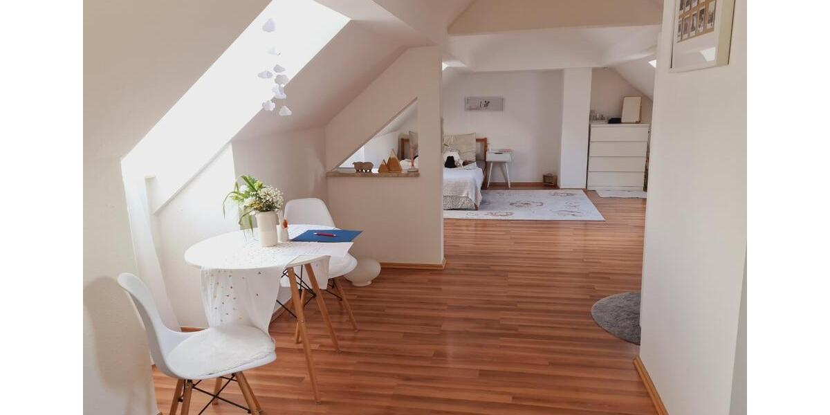 Dachgeschoßwohnung Schwandorf - 1 Zimmer, 50 m&sup2;, 400&euro; | Angebot:25959676