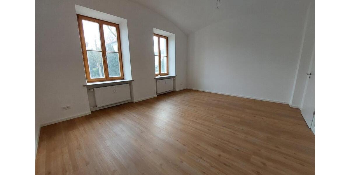 Erdgeschoßwohnung Straubing - 4 Zimmer, 137 m&sup2;, 1.050&euro; | Angebot:26007881