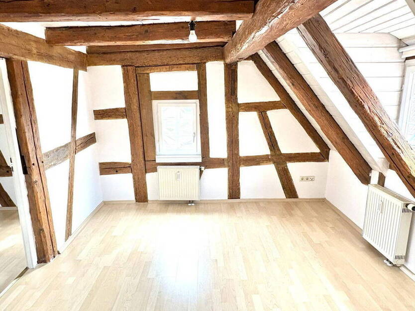 Renningen: Exklusive Maisonette-LoftWohnung im Fachwerkhaus - mit EBK & Tageslichtbad