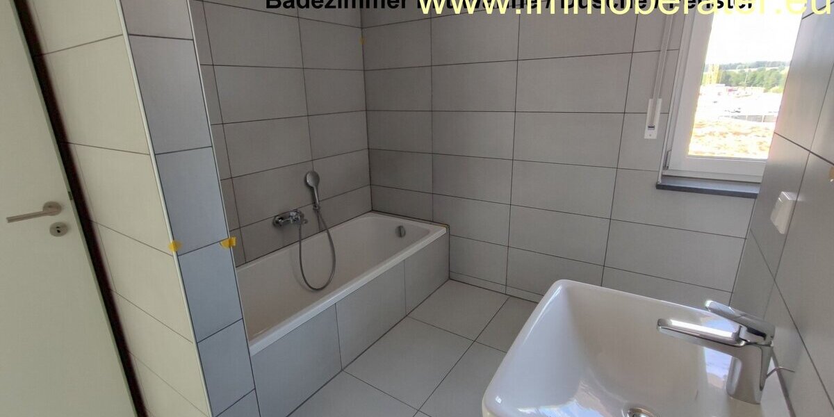 Repräsentative Penthouse-Whg 2-Zimmer - WFL 87 m² auch als Büro nutzbar TG-Stellplatz vorhanden Energiesparhaus . - Einfamilienhaus Kemnath | Angebot:24548861